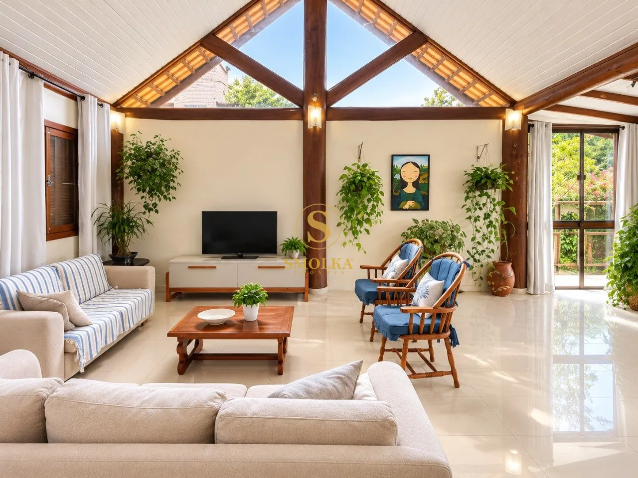 3-bedroom house with floor-to-ceiling windows — photo 9