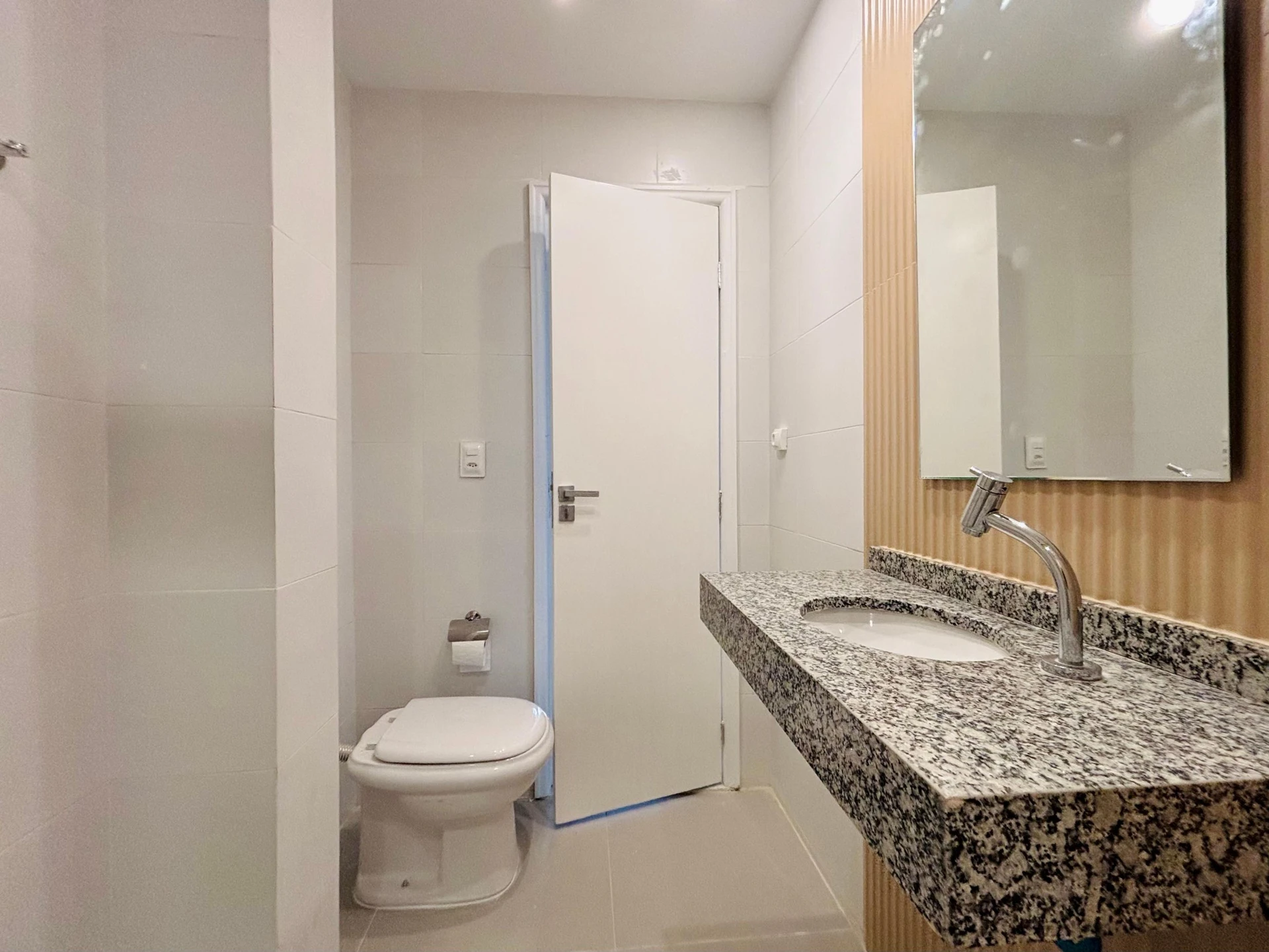 Bathtub in a 3-bedroom apartment, 84 m² — photo 23