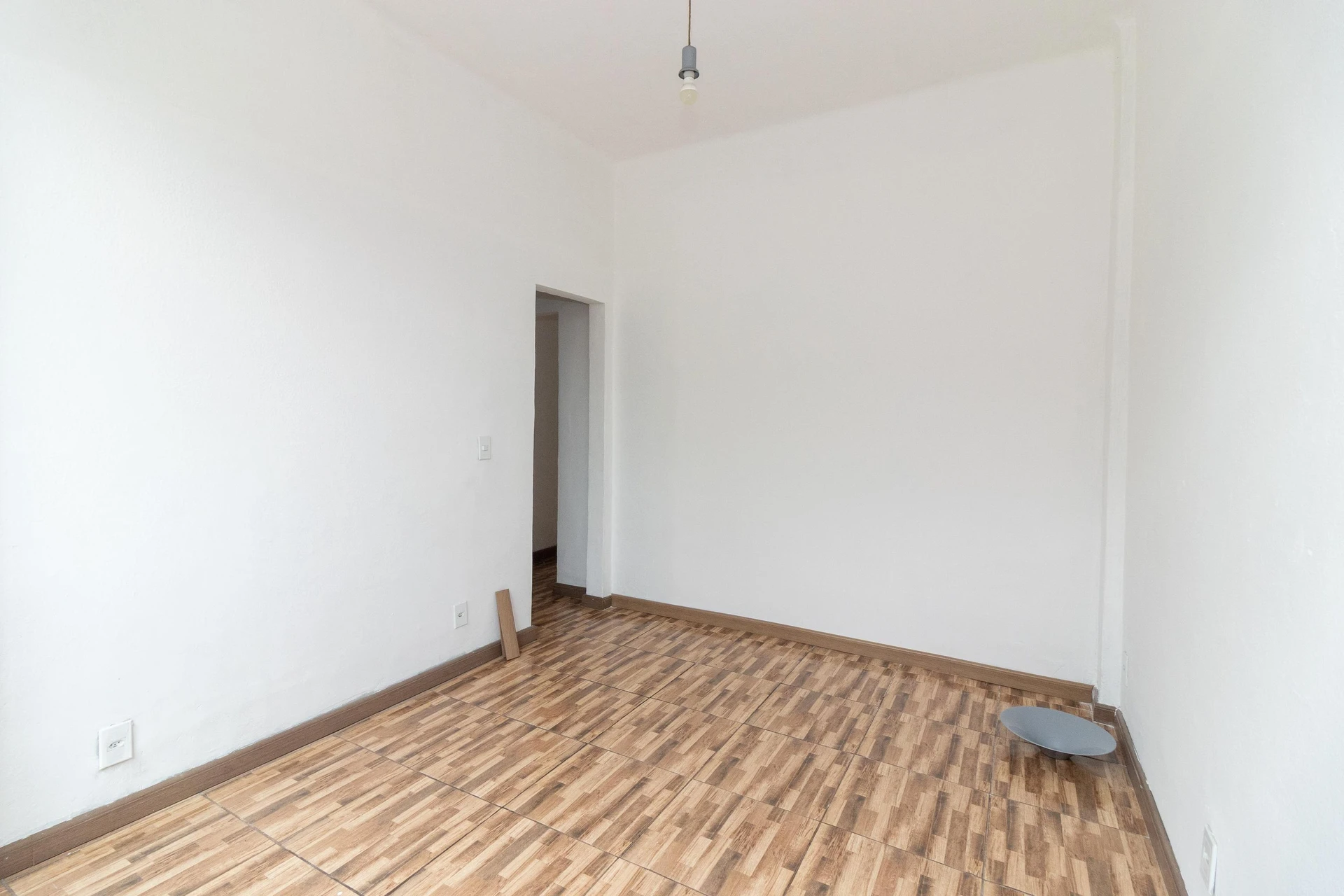 Unfurnished 2-bedroom apartment with 1 bathroom, no parking — photo 15