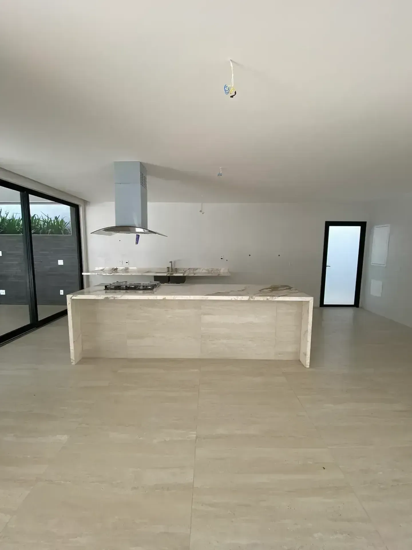Unfurnished house with 5 bedrooms and 5 bathrooms — photo 32