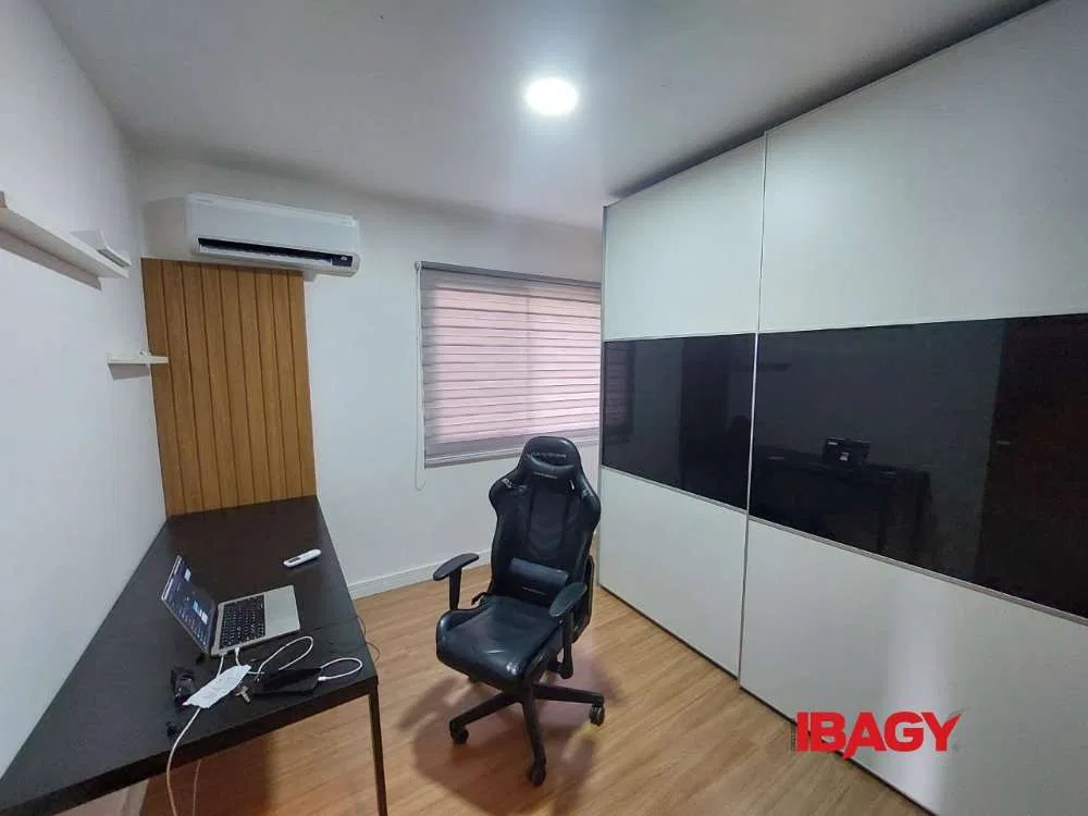 3-bedroom apartment with a washing machine — photo 9
