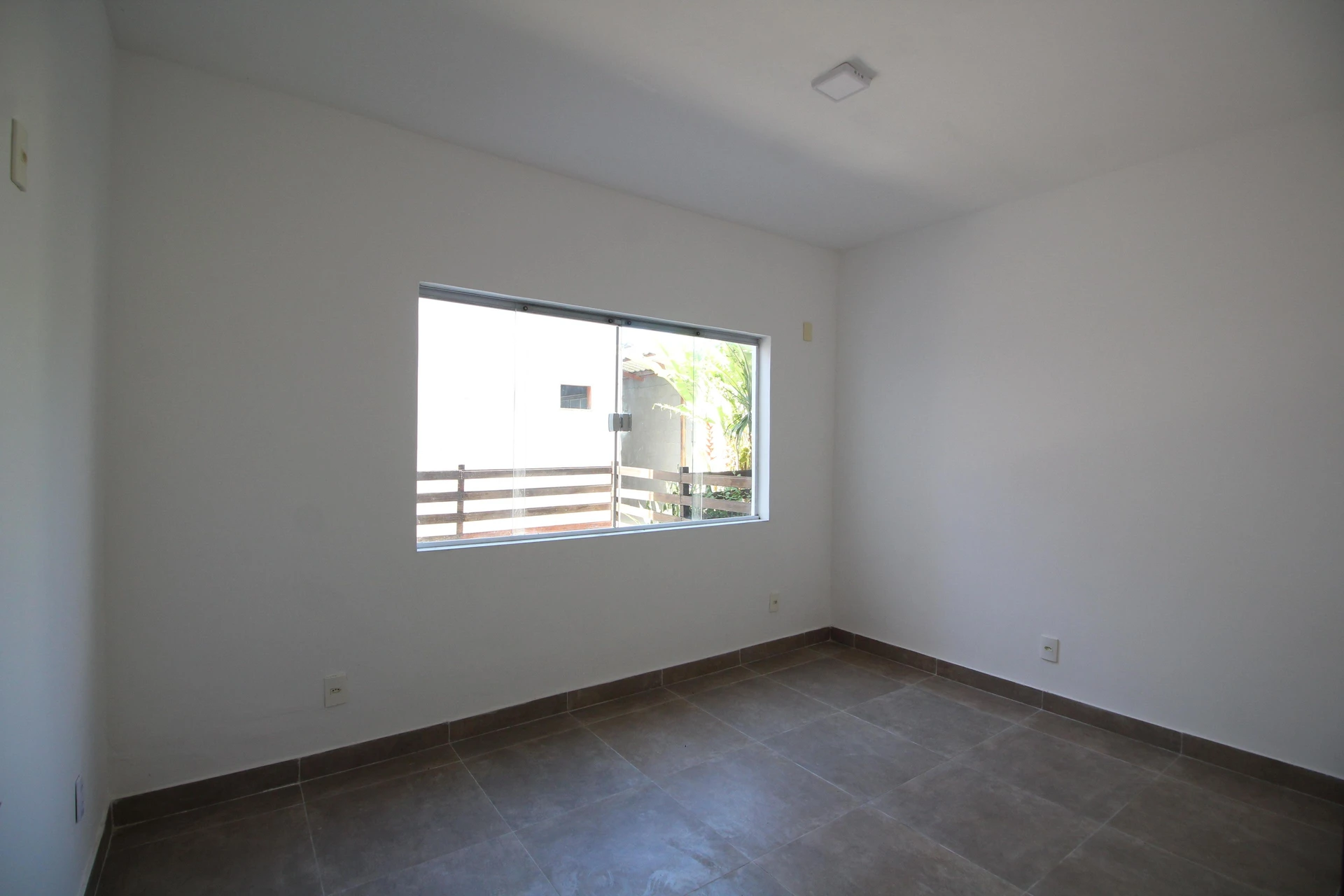 House with 4 bedrooms, 2 bathrooms and private garden — photo 21