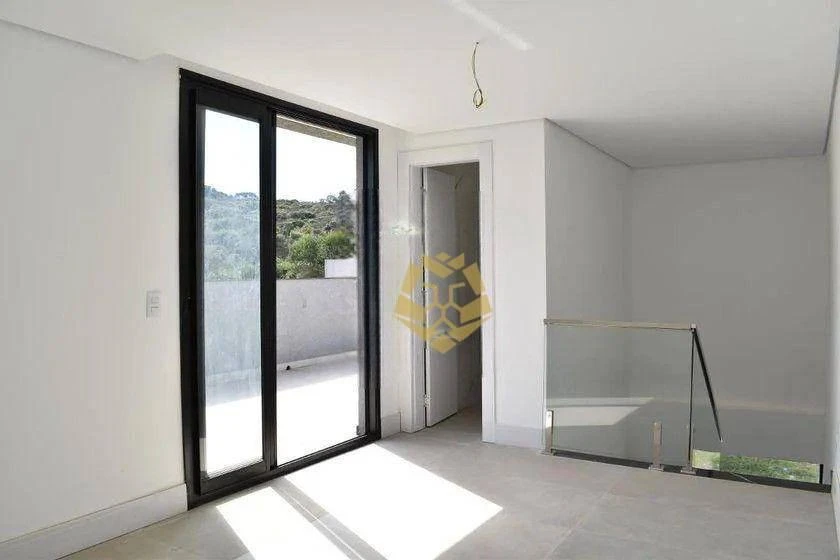 Three-storey house with 3 en-suite bedrooms and a private garden — photo 10