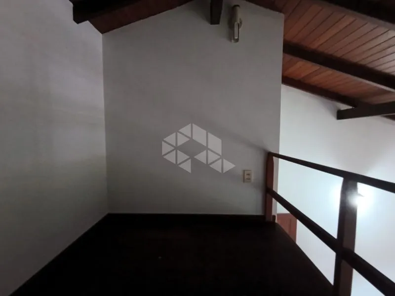 Furnished 360 m² house with 3 bedrooms and 6 parking spaces — photo 40