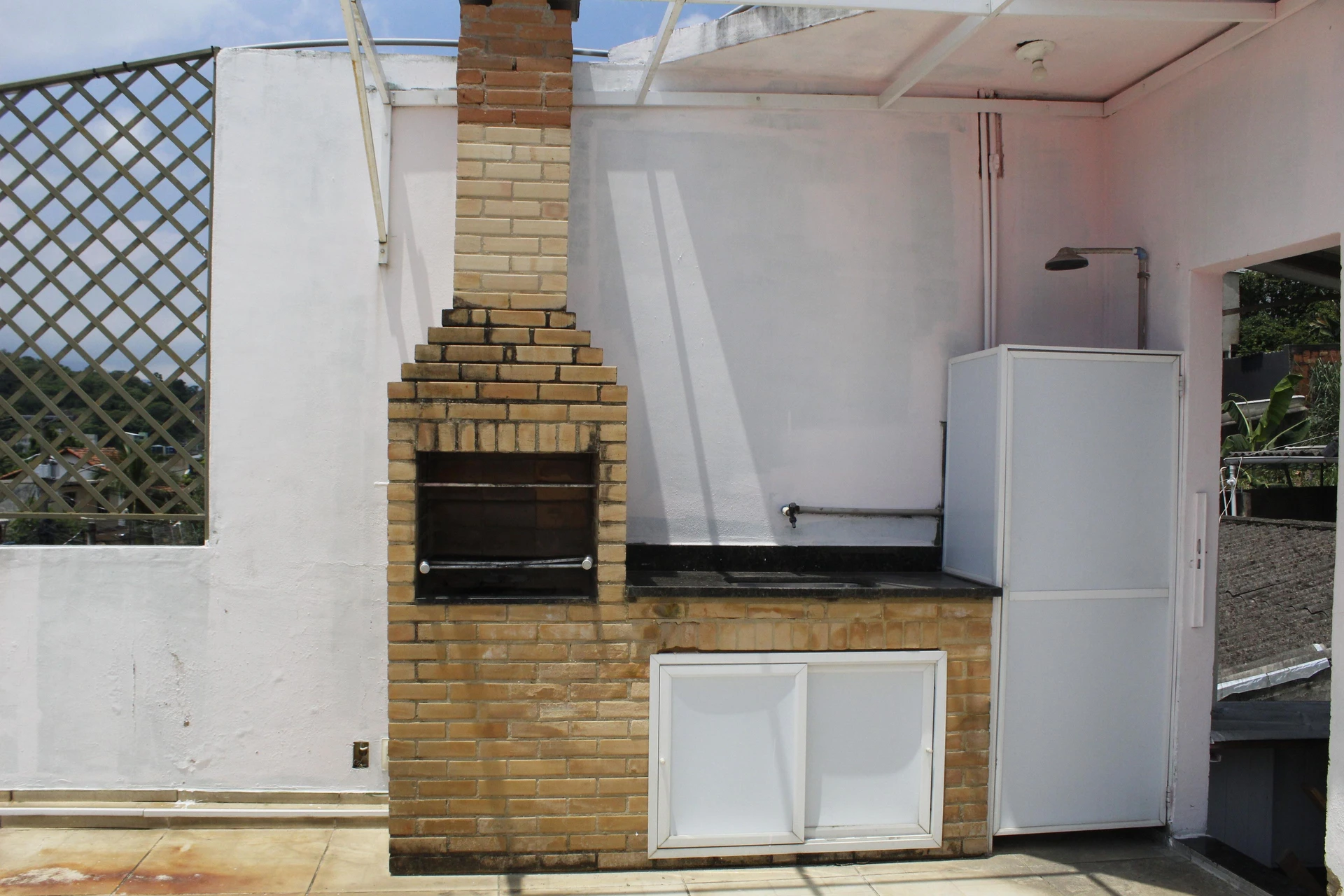 Unfurnished house with 1 bedroom, 2 bathrooms and 3 parking