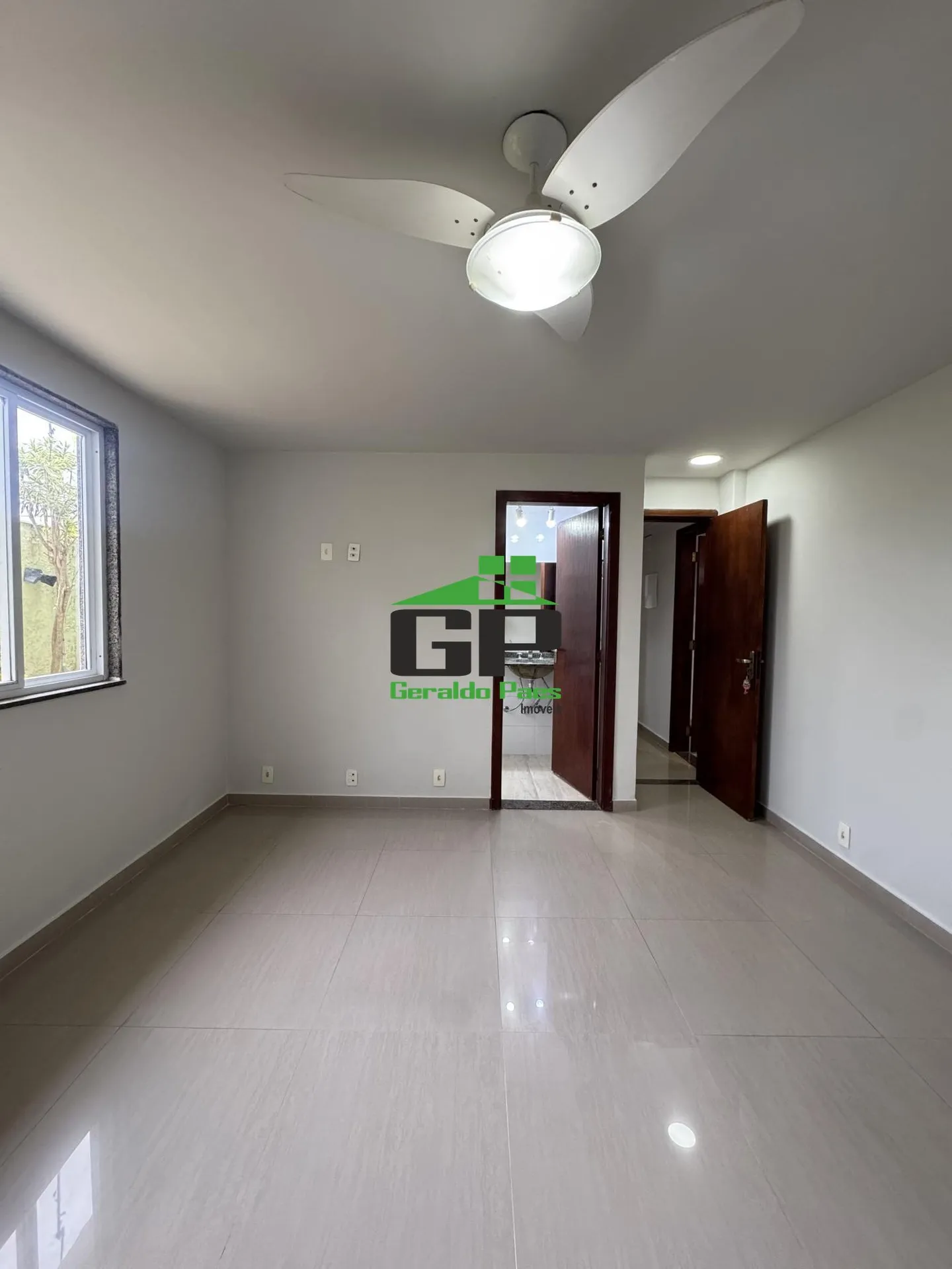 Casa com 5 quartos e 5 banheiros, cozinha fechada — photo 8