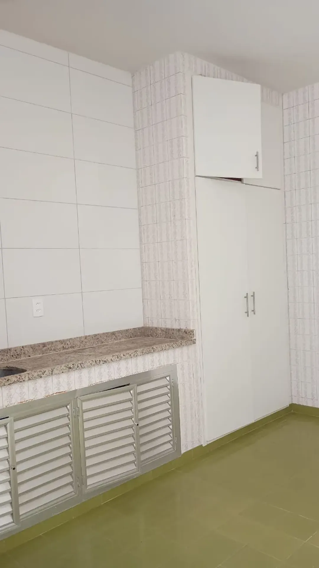 Unfurnished 105 m² house with 2 bedrooms and private garden — photo 2