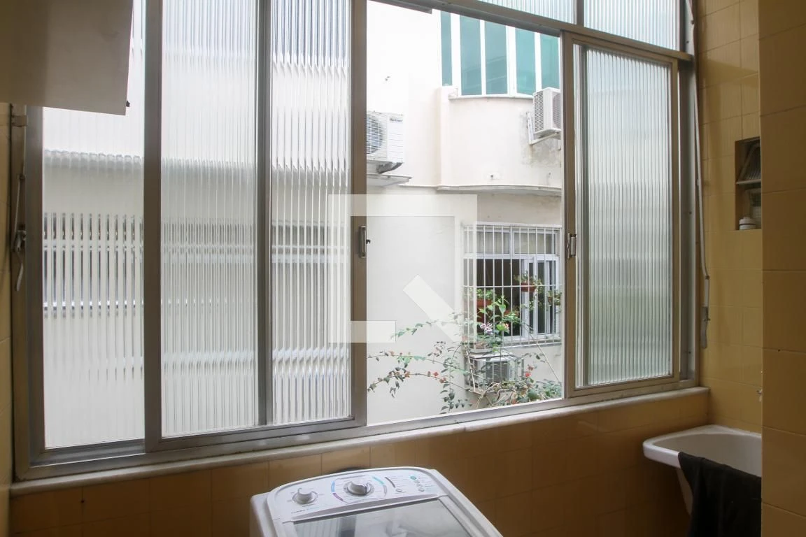 One-bedroom apartment with a washing machine — photo 6