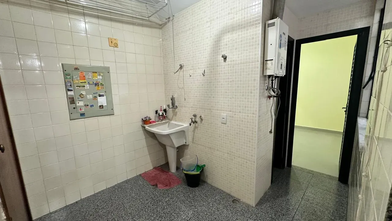 4-bedroom apartment with glassed-in balcony — photo 41