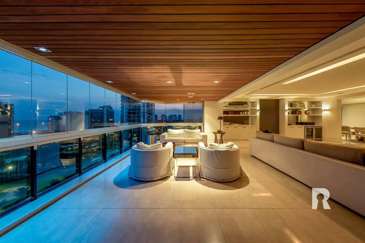 4-bedroom apartment with 5 bathrooms and enclosed balcony — photo 6