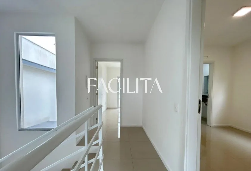 Casa com 3 quartos e cozinha americana com fogão — photo 6