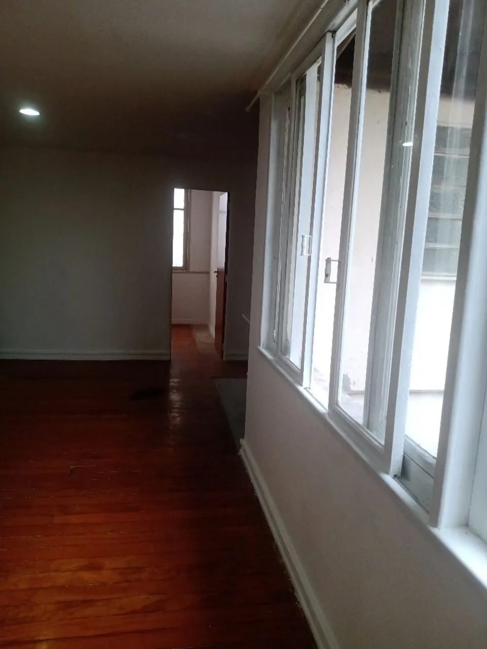 Unfurnished apartment with air conditioning and 2 bedrooms — photo 17
