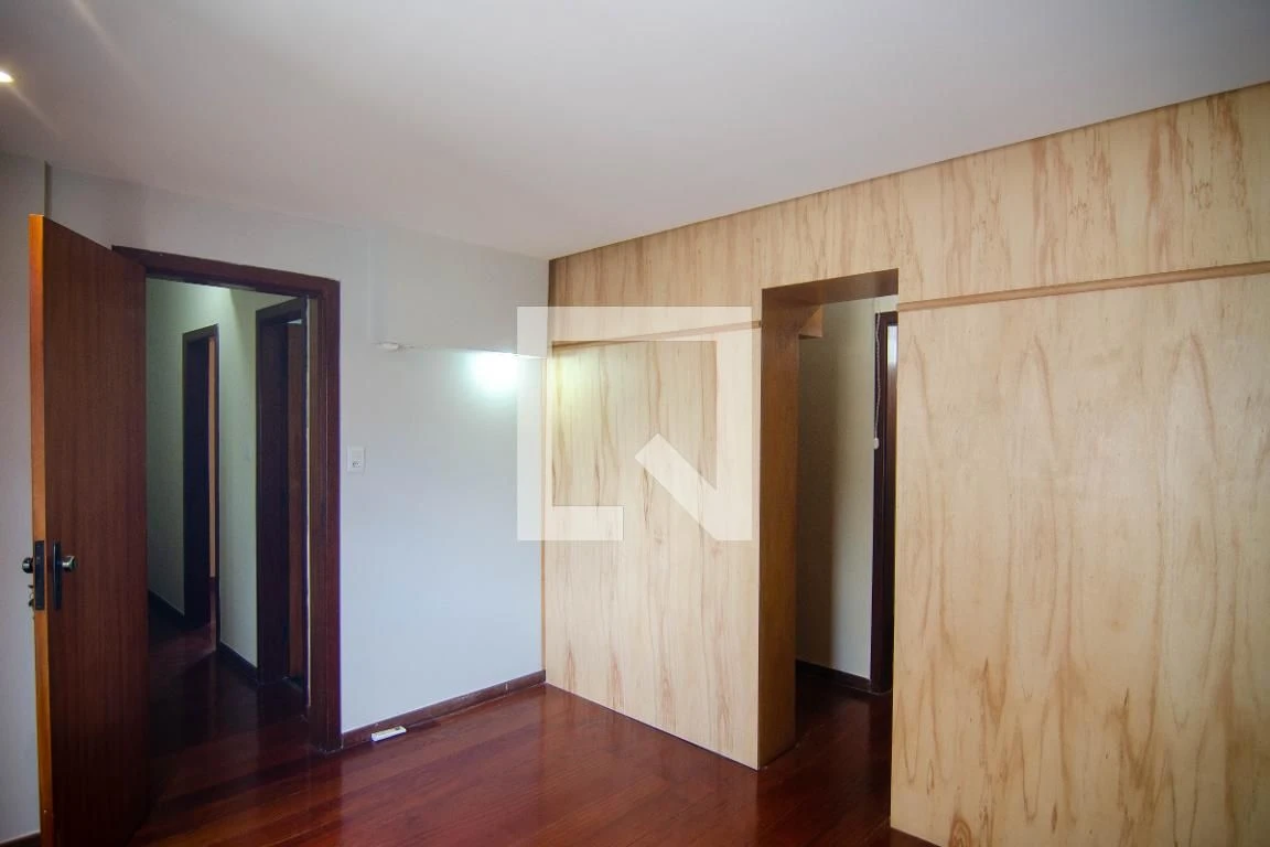 Apartamento sem mobília com 4 quartos e 4 banheiros — photo 8