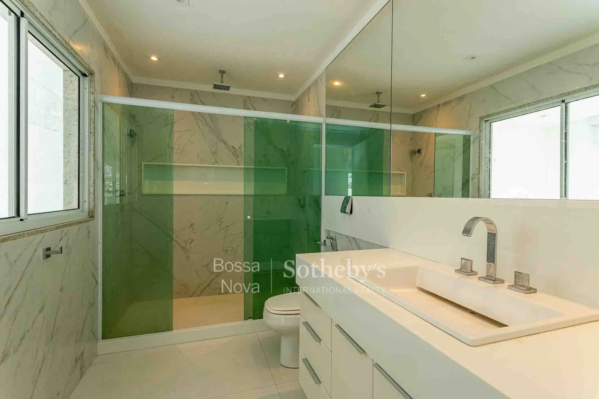 3-bedroom apartment with a private BBQ — photo 2