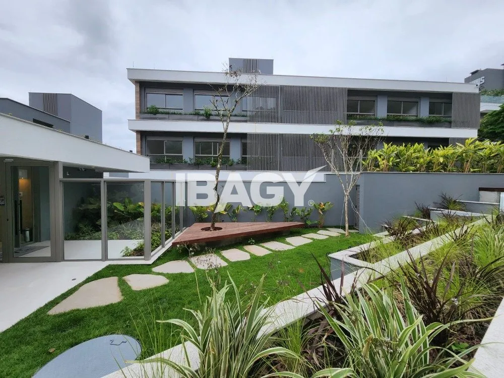 Furnished apartment, 116 m², with a grill on the balcony — photo 42