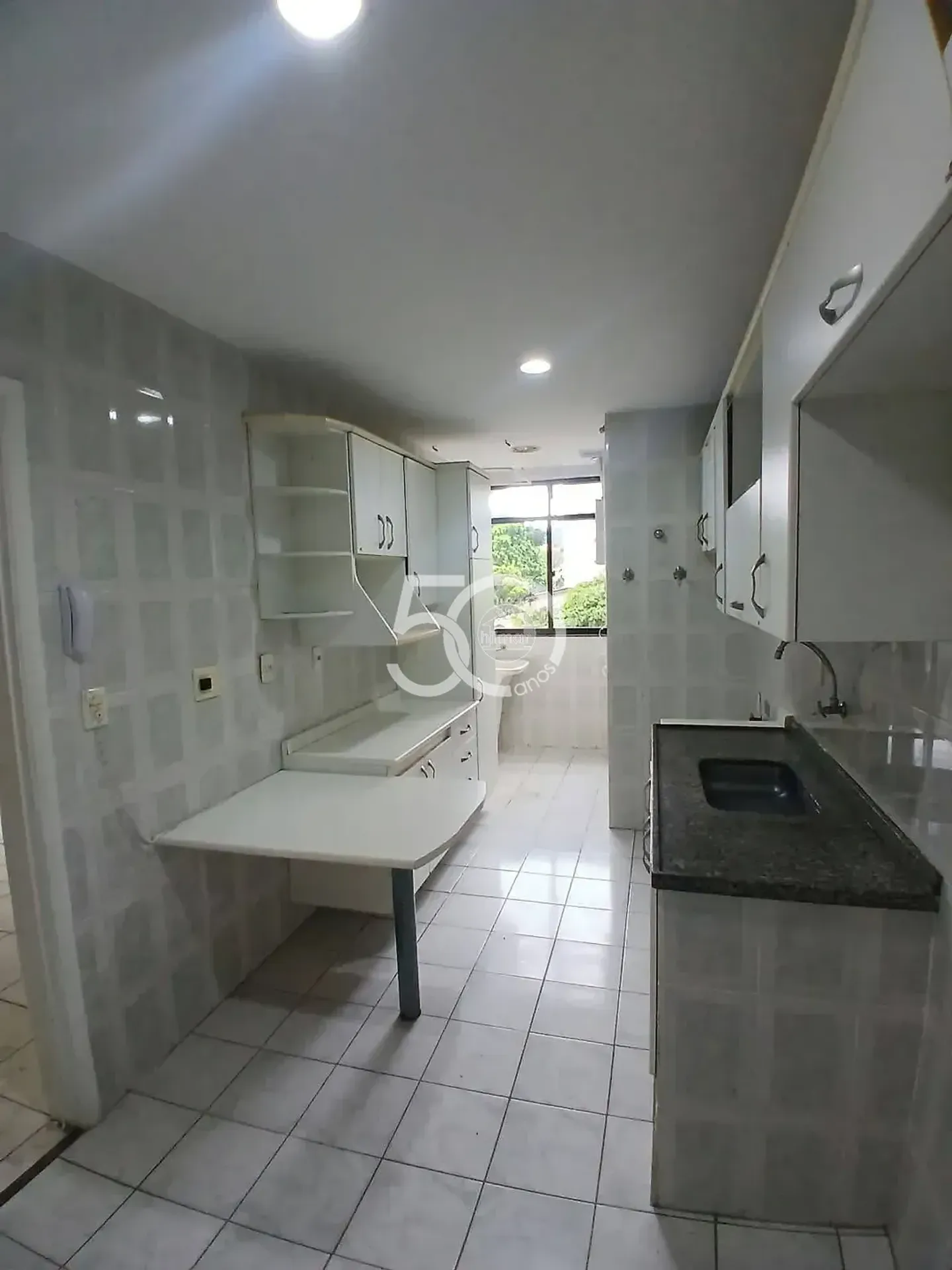 98 m² apartment with 3 bedrooms and 2 garage spaces — photo 28