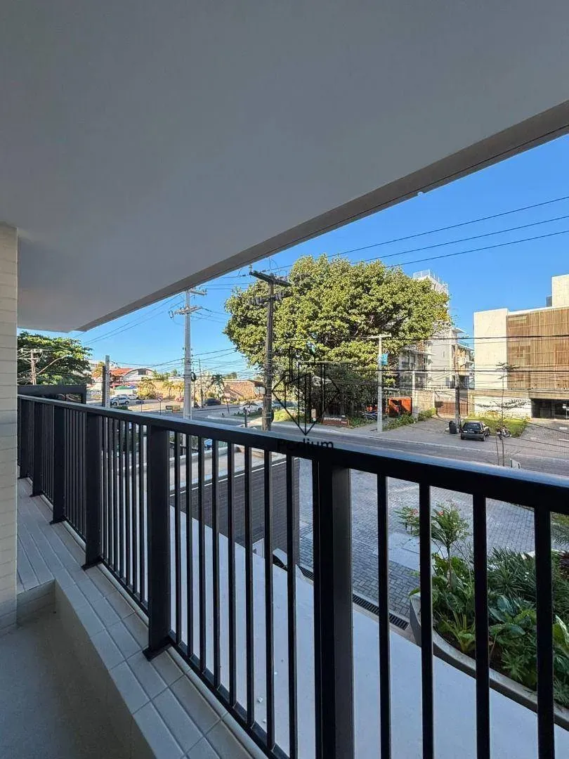 3-bedroom apartment in a building with a coworking space