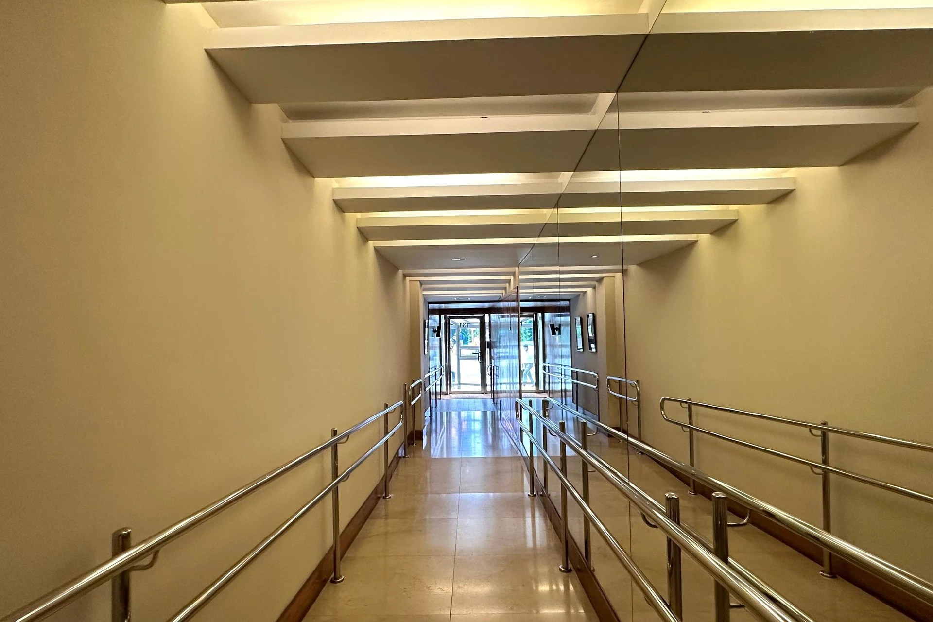 Apartamento mobiliado, 101 m², com janelas do piso ao teto — photo 13