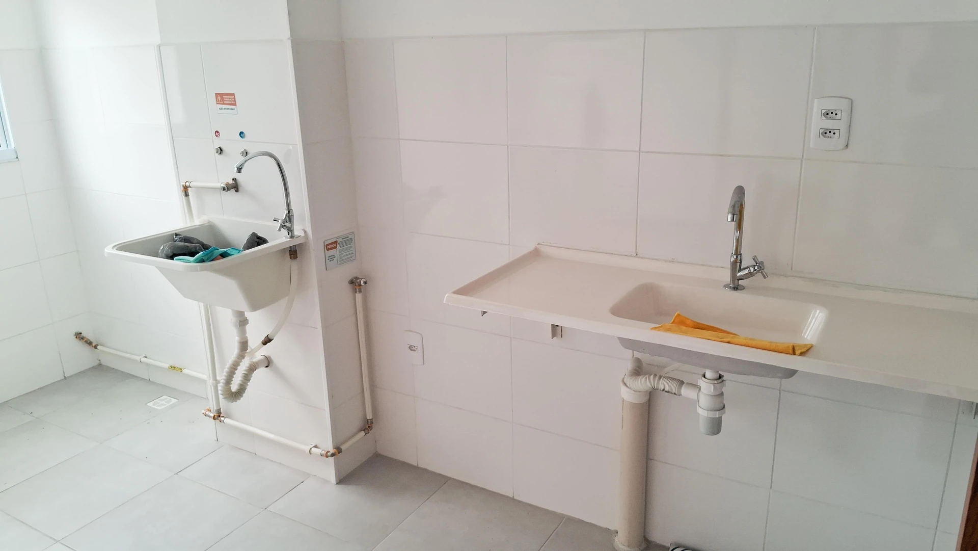 2-bedroom apartment in a building with a pool — photo 2