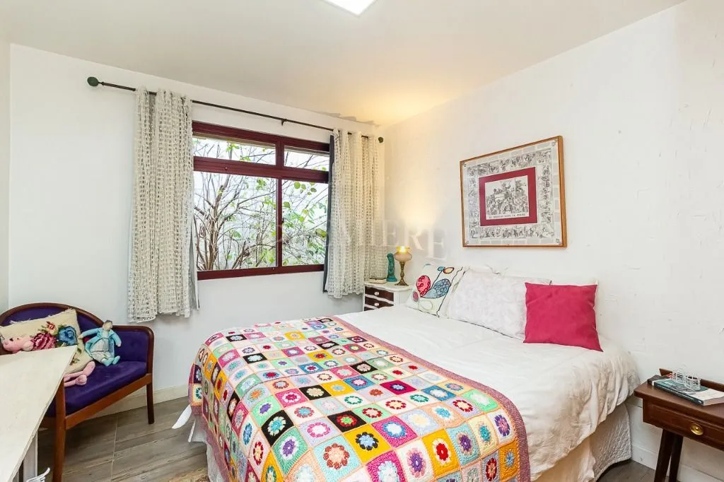 House with 4 bedrooms and a private garden, 4 parking — photo 12
