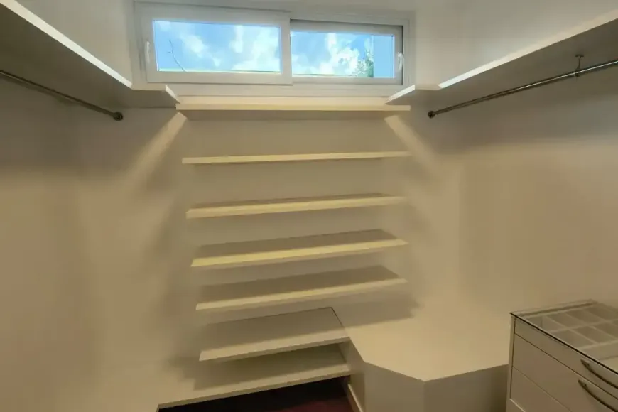 Furnished apartment with 5 bedrooms and 3 bathrooms — photo 17