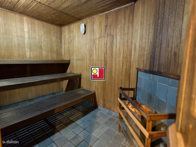 4-bedroom apartment with a glass-enclosed balcony — photo 48