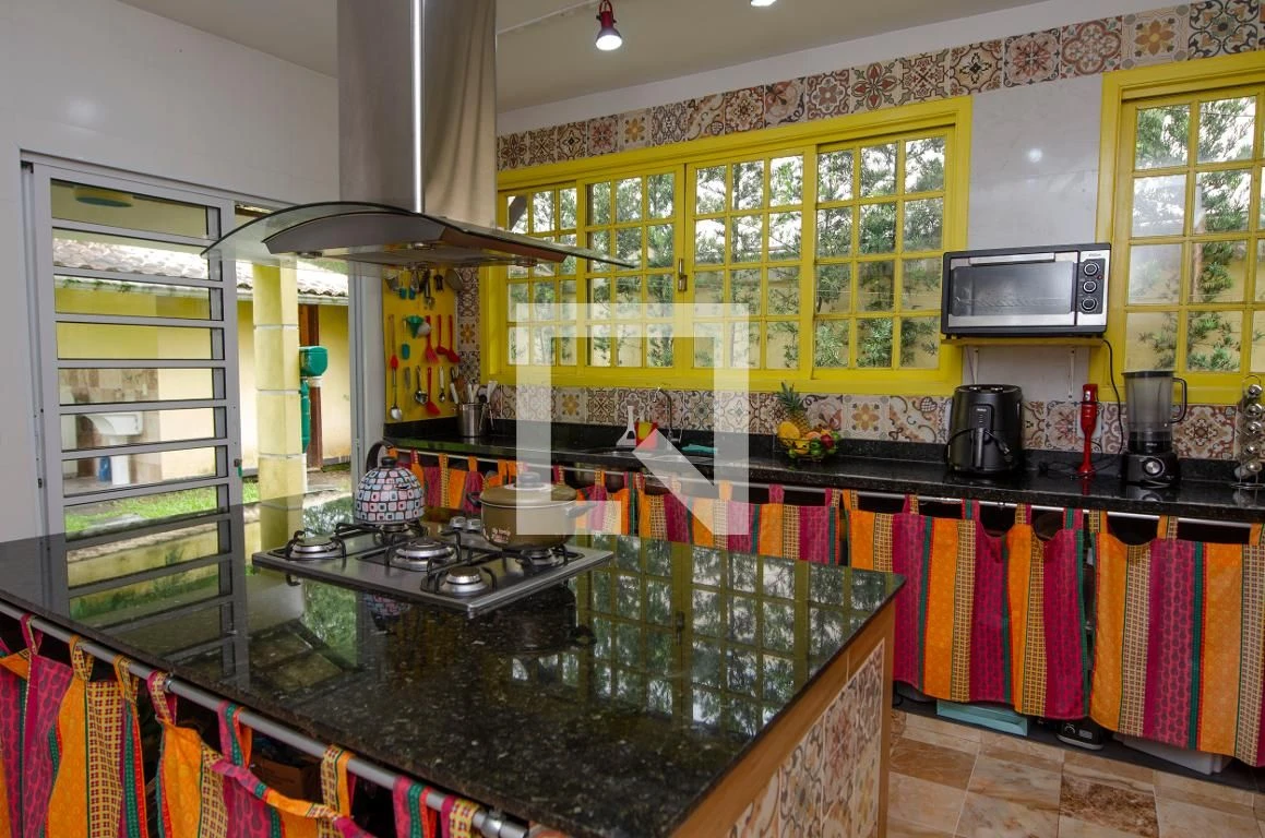 Casa mobiliada com 4 dormitórios e área de lavanderia — photo 31