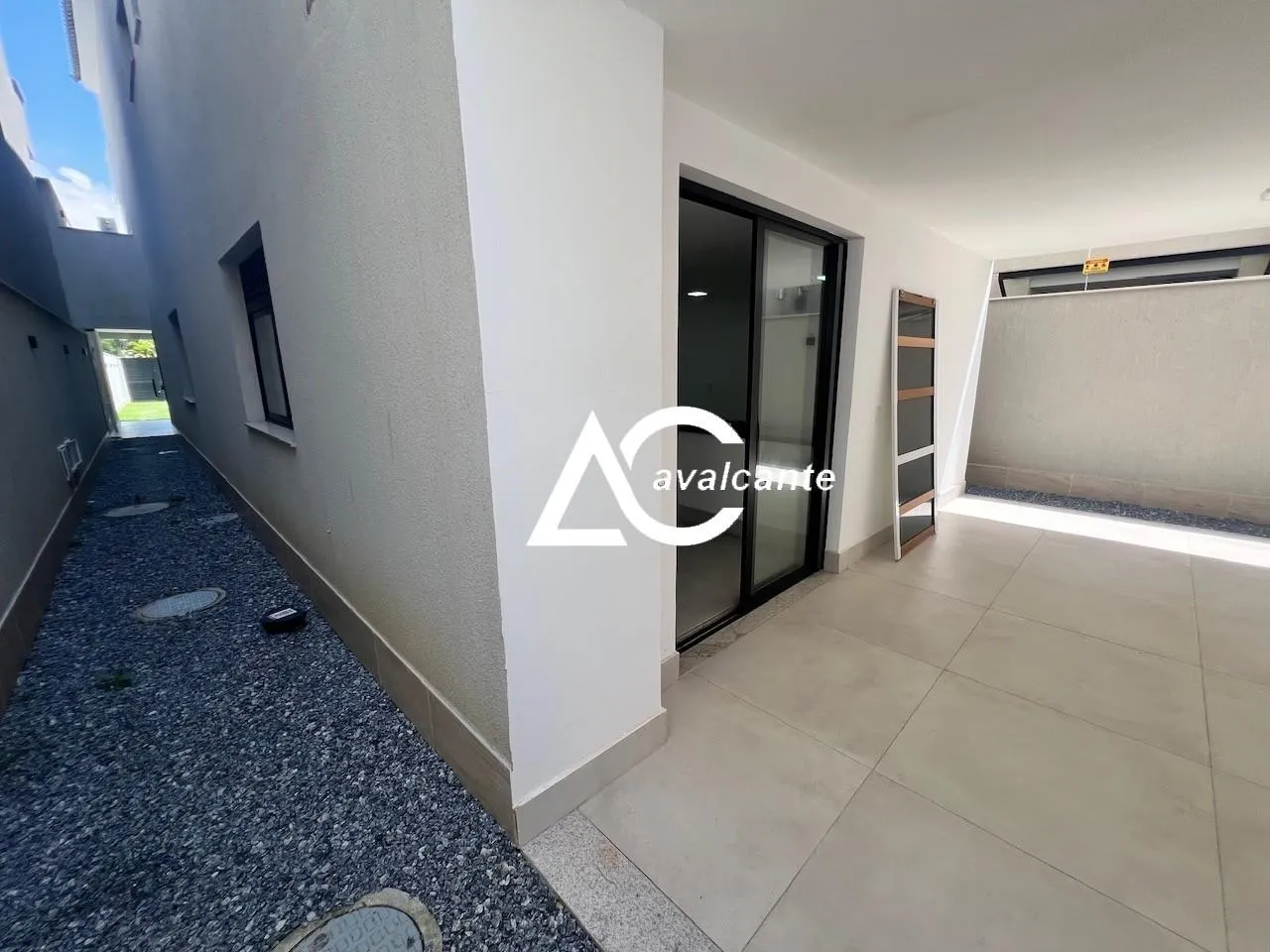 Unfurnished house with 5 bedrooms and 5 bathrooms — photo 16