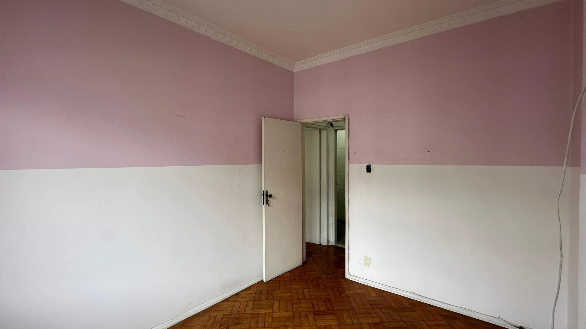 1-bedroom apartment with a separate kitchen and no parking — photo 12