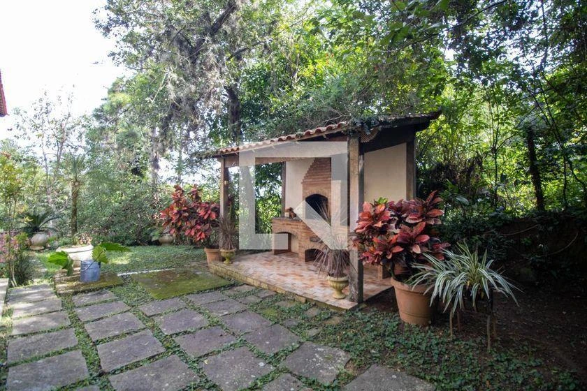Furnished house with 4 bedrooms and 215 m² — photo 49