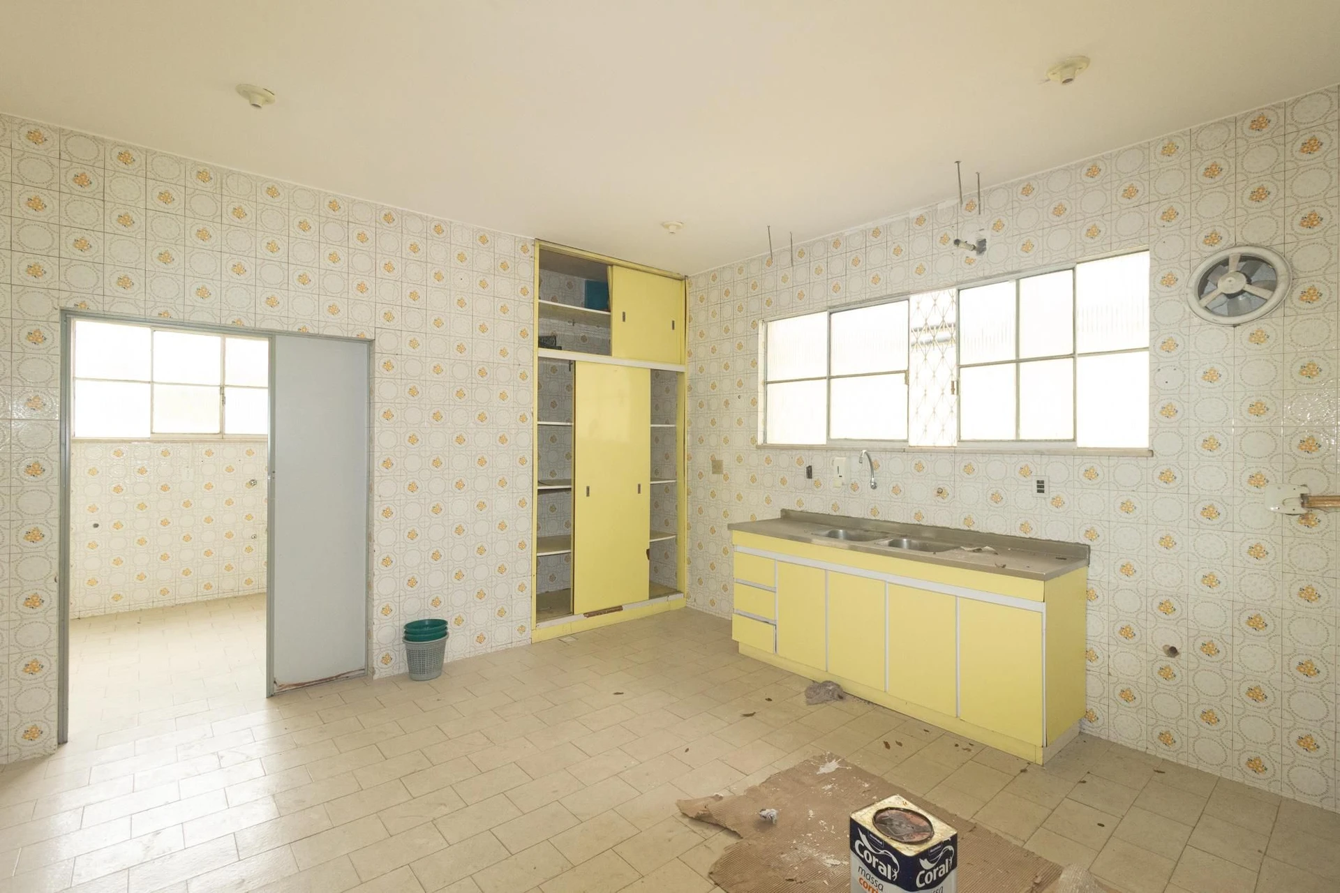 4-bedroom rental house with private garden and parking — photo 12