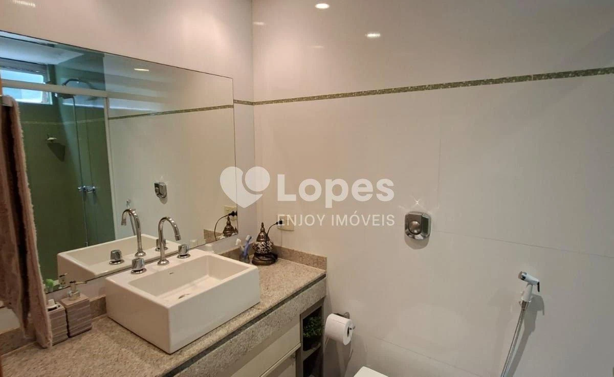2-bedroom apartment with a mountain view in Rio de Janeiro — photo 33