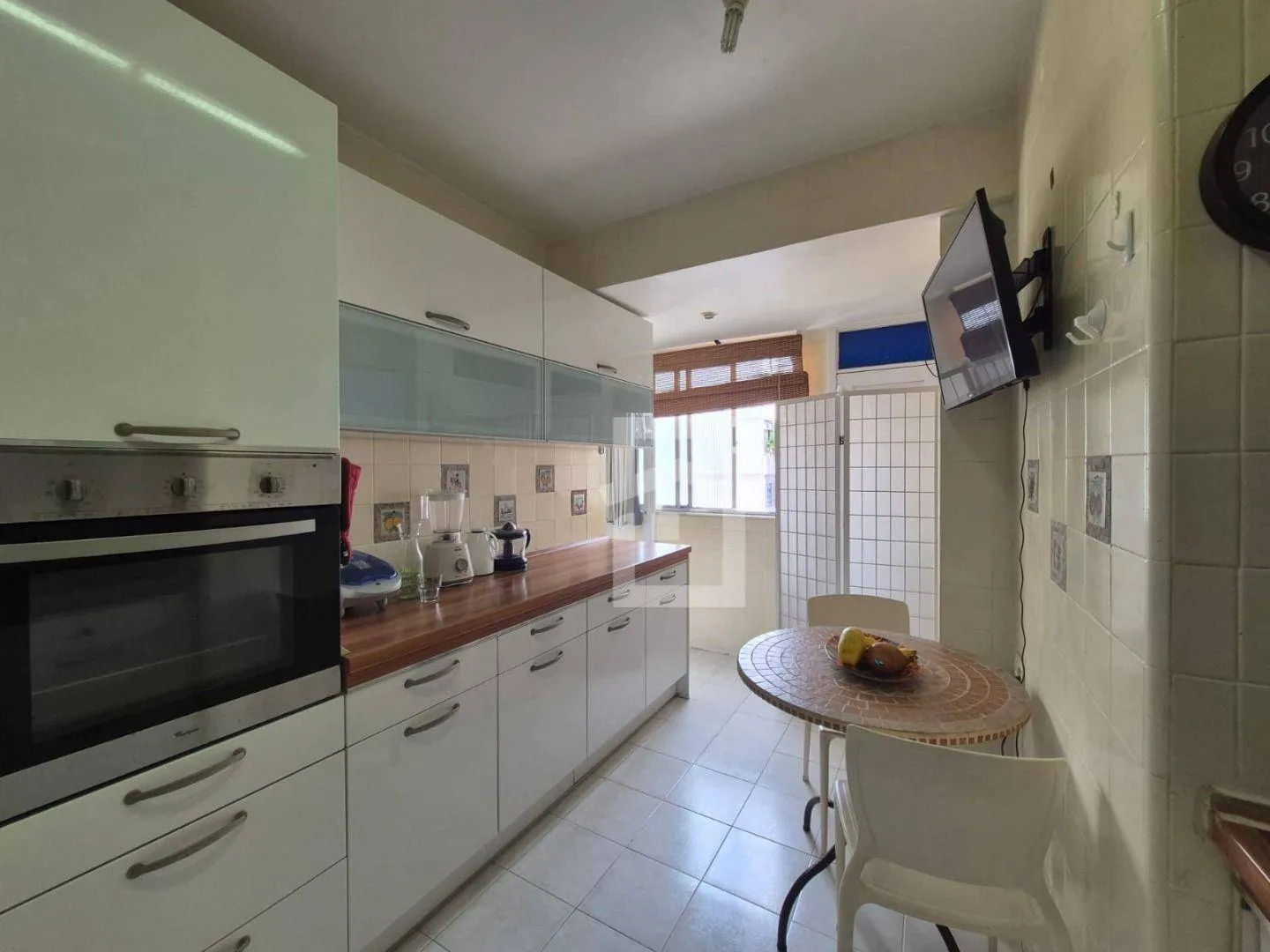 Unfurnished 3-bedroom apartment with a balcony — photo 25