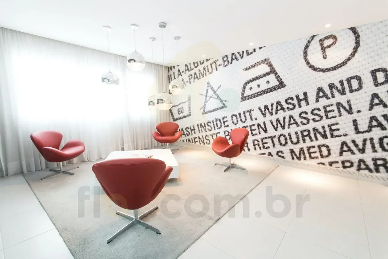 Furnished 1-bedroom apartment with laundry machine — photo 28