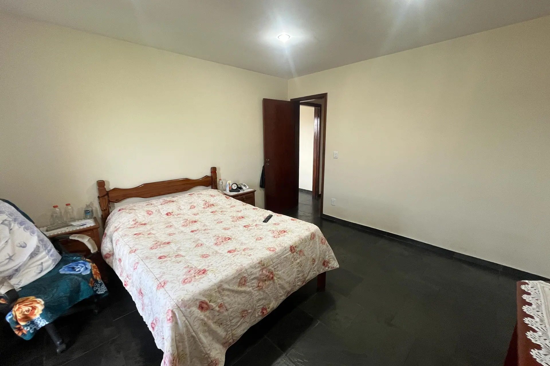 Furnished 3-bedroom apartment with laundry area — photo 36