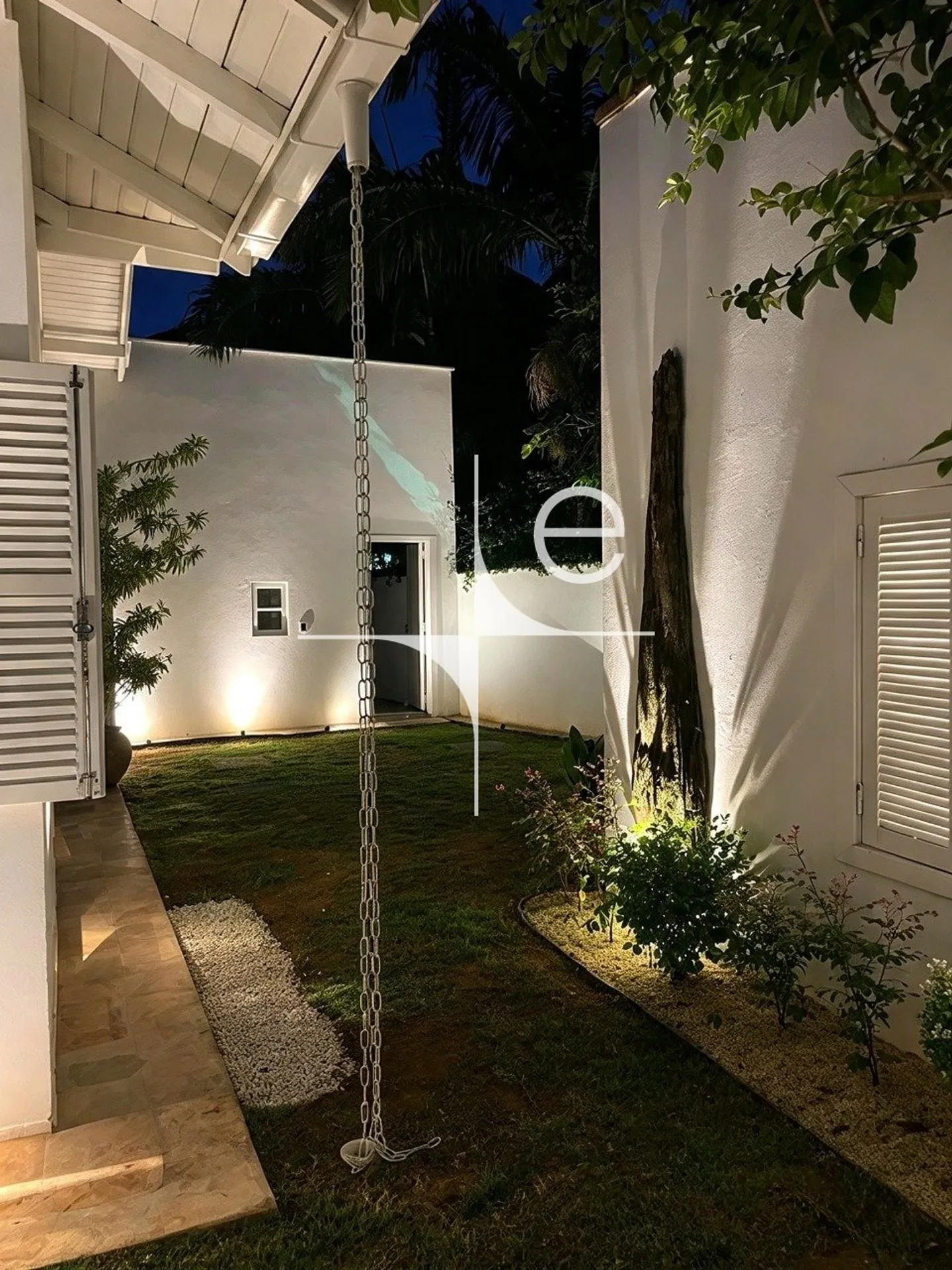 Water view in a 3-bedroom house, 220 m² — photo 32