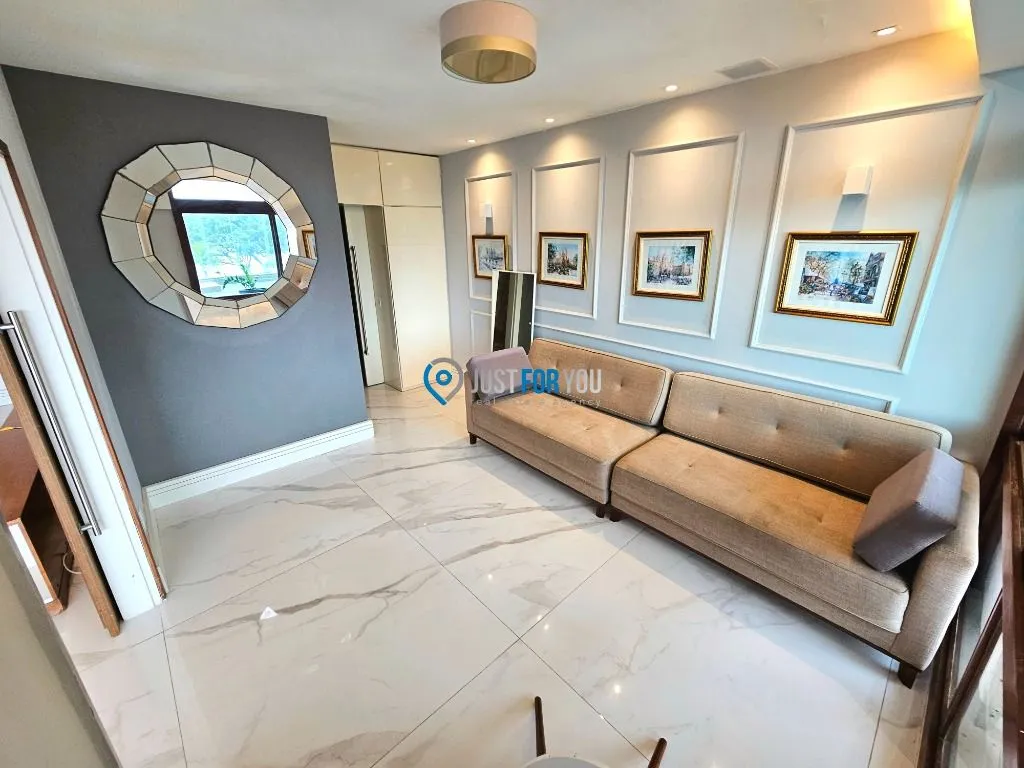 Floor-to-ceiling windows in a 3-bedroom apartment, 250 m² — photo 20
