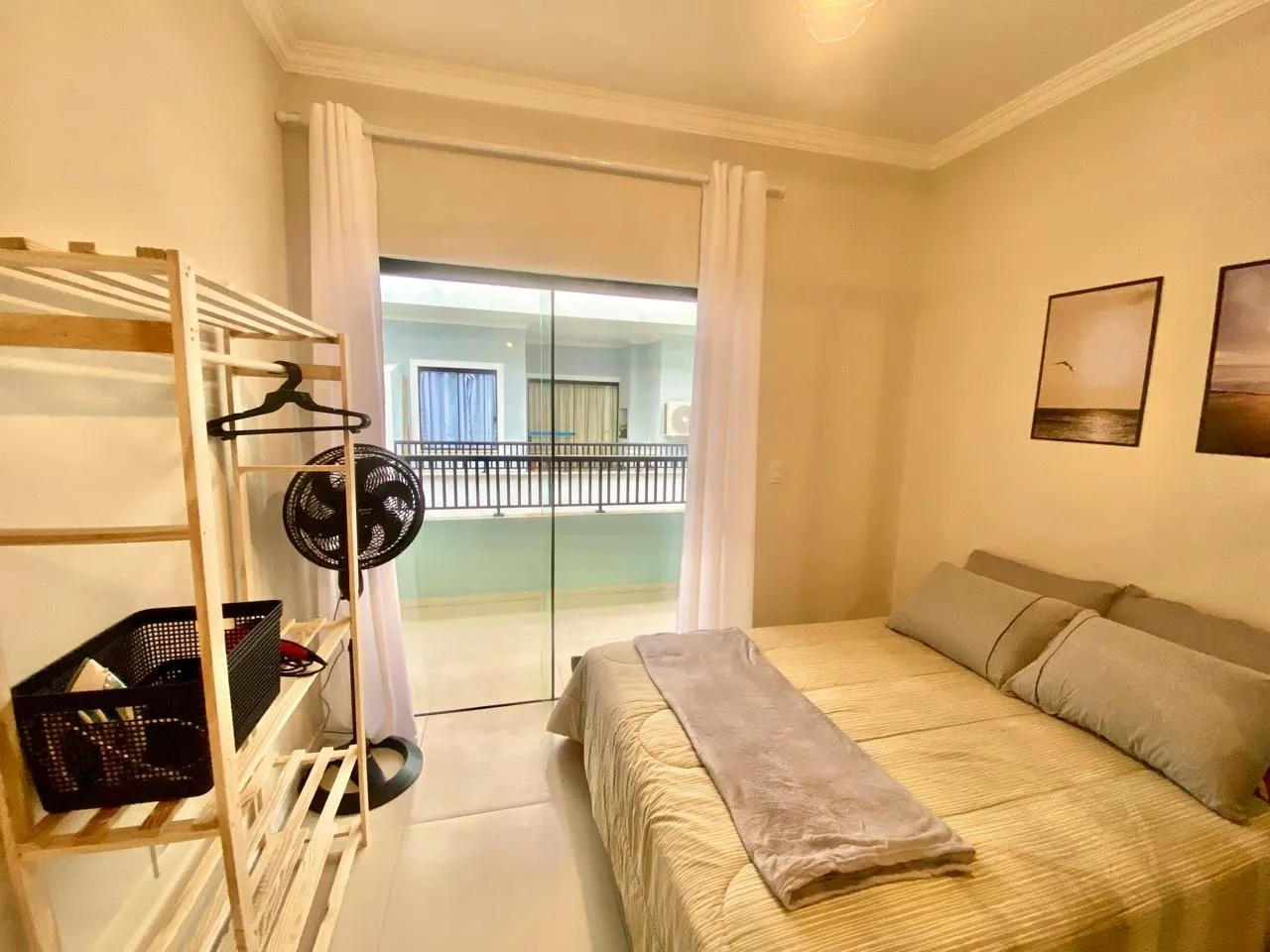 Furnished 1-bedroom apartment with open-plan kitchen — photo 4