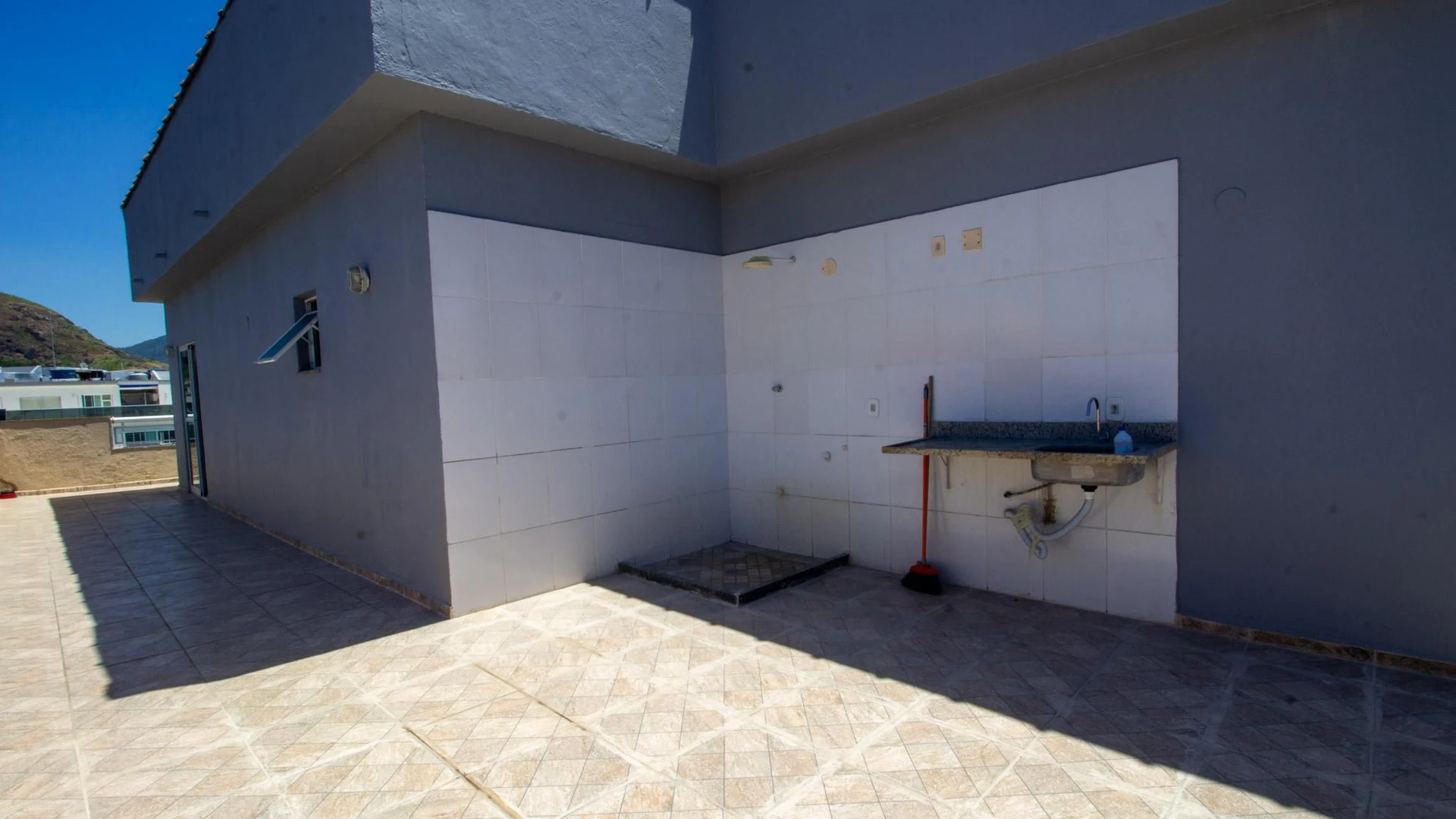 Apartamento mobiliado de 3 quartos com varanda e vista — photo 37
