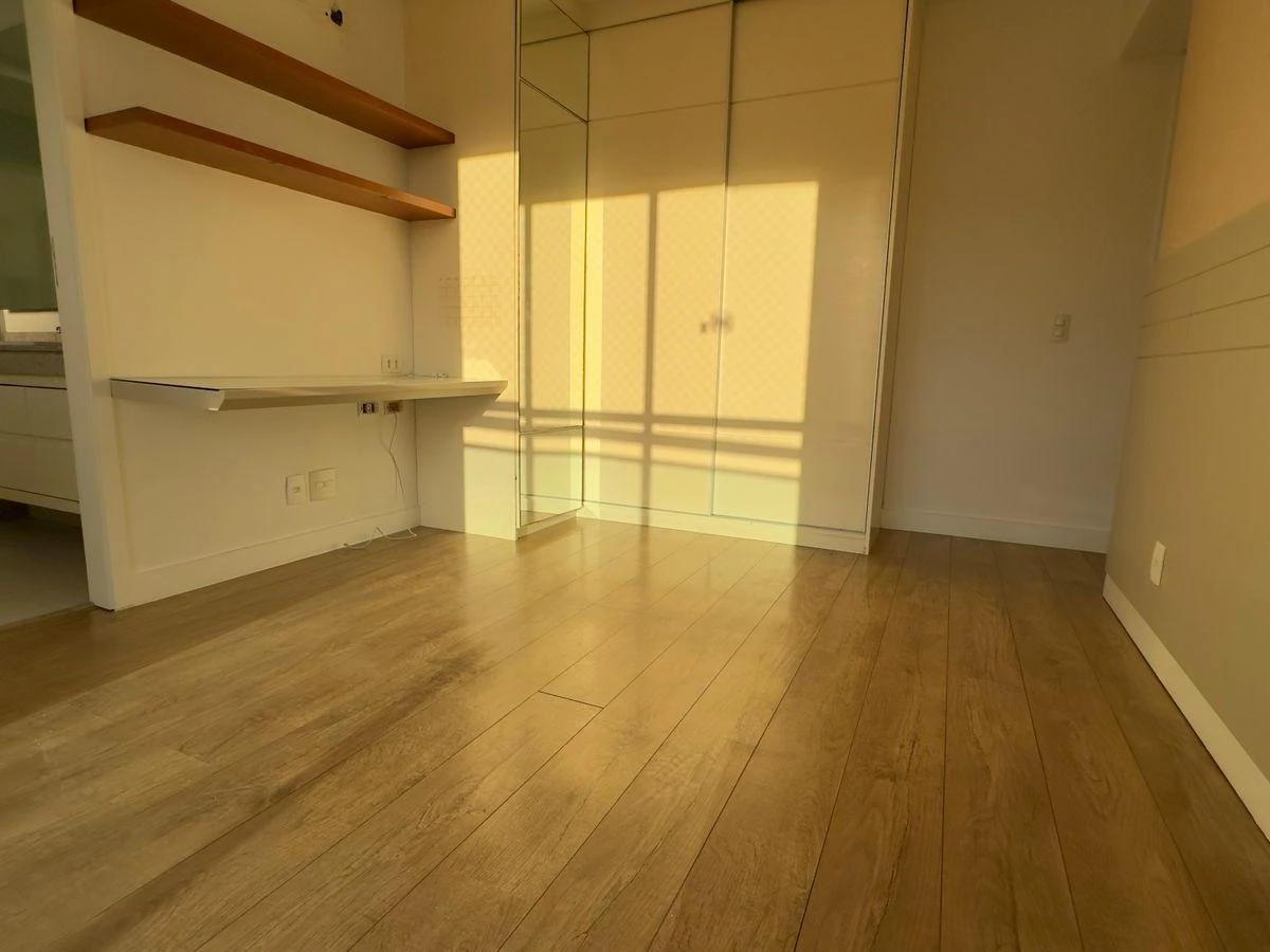 4-bedroom apartment with a separate kitchen, 260 m² — photo 34