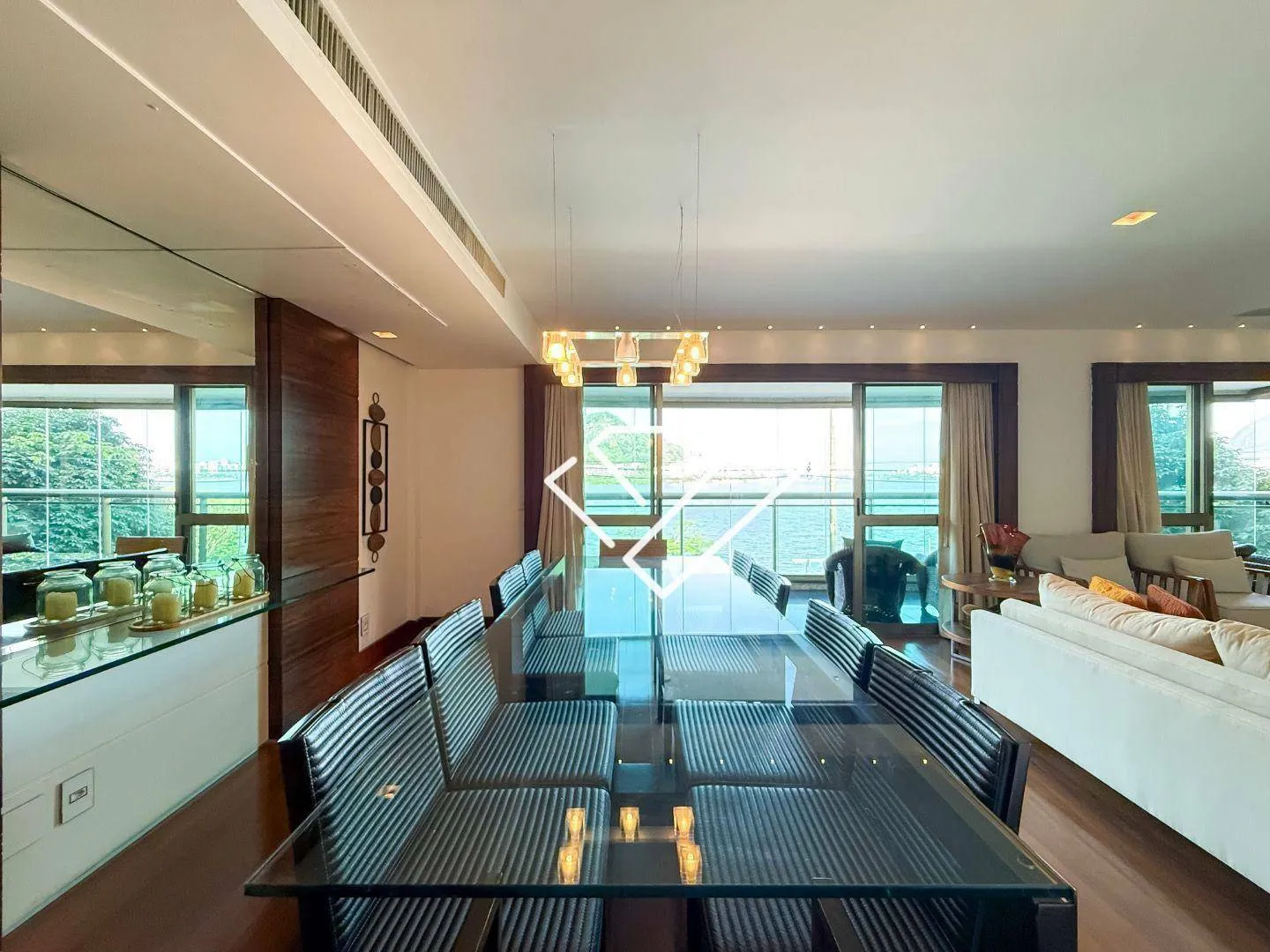 Furnished apartment with 4 en-suites and 258 m² — photo 17