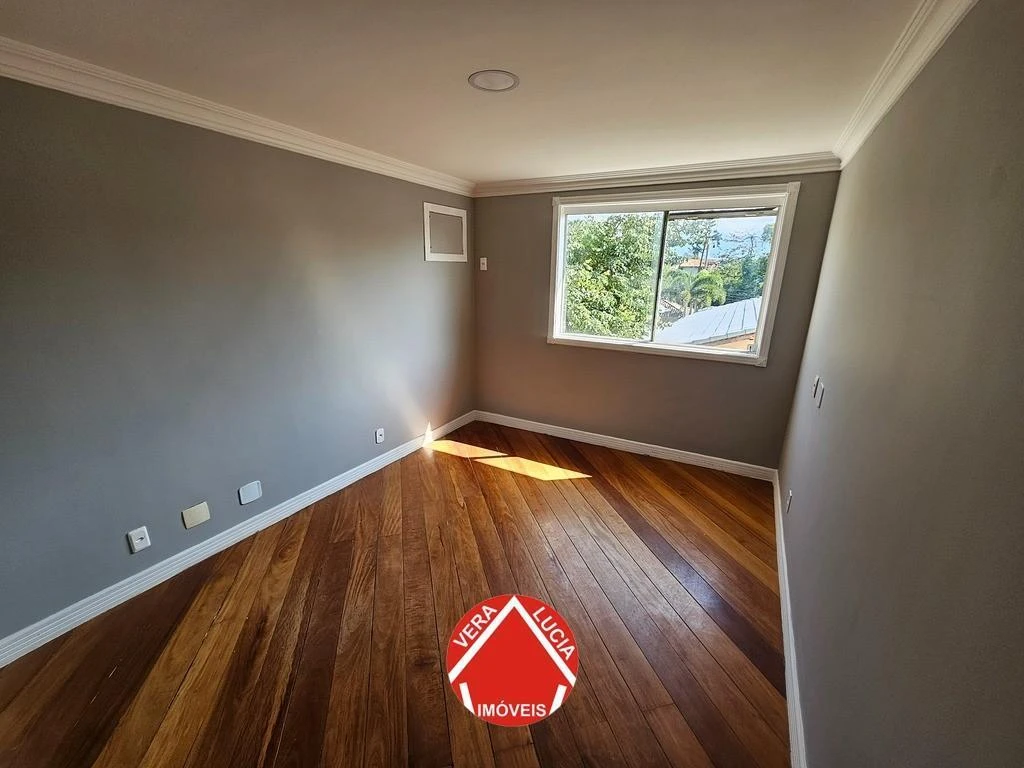 Casa, 600 m², com closet — photo 16