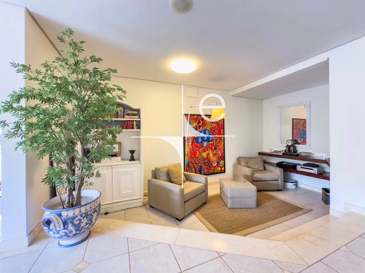 Casa mobiliada com 5 quartos e 4 vagas, com jardim — photo 27