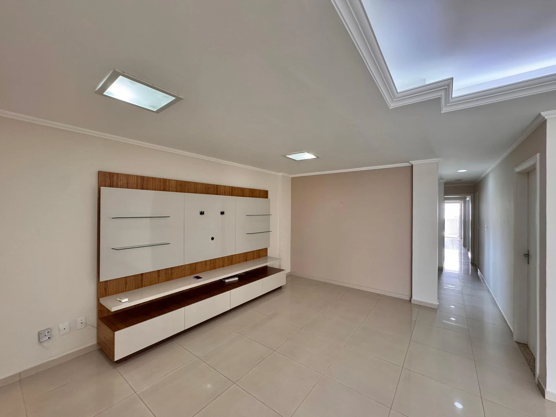 Unfurnished 3-bedroom apartment with a glassed balcony — photo 19