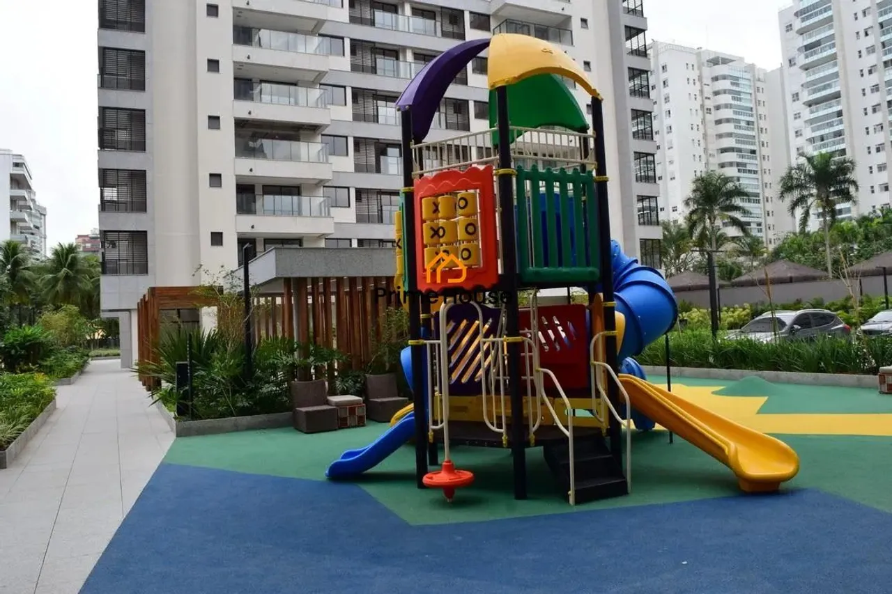 3-bedroom apartment with 3 bathrooms and a balcony — photo 12