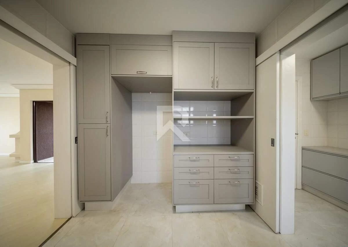 119 m² apartment with a grill on the balcony and a bathtub — photo 2