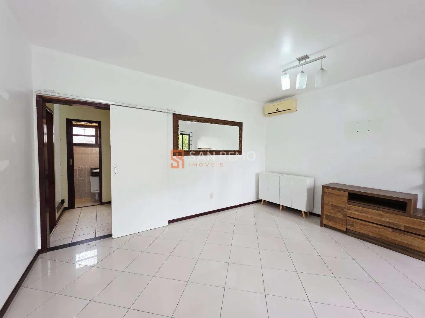 Casa com 4 quartos, 1 suíte e 3 banheiros
