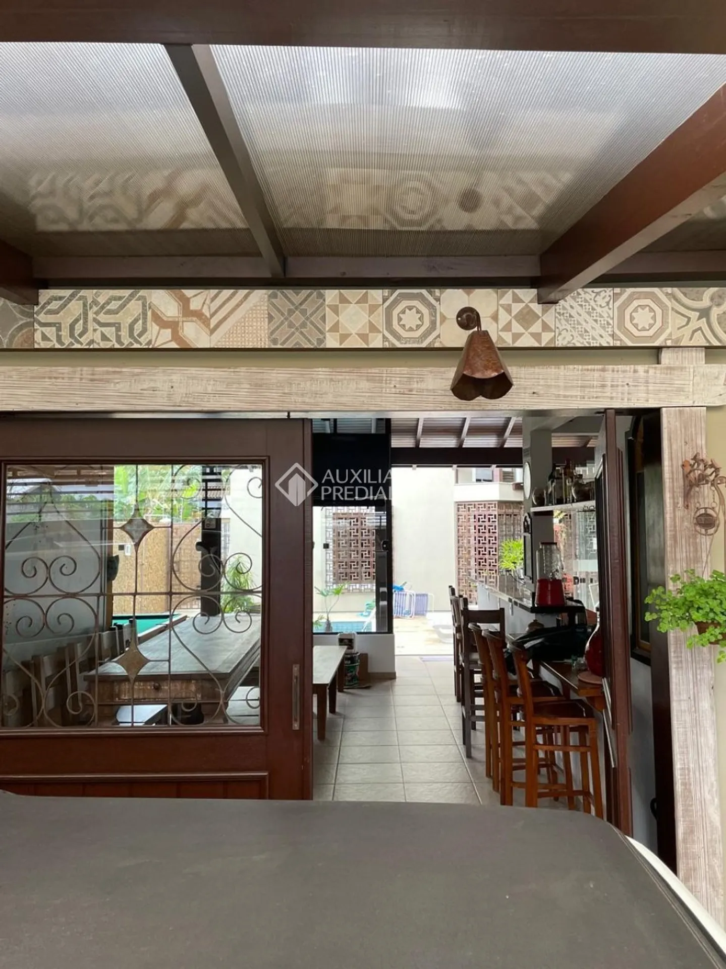 Furnished 350 m² house with an open-plan gas kitchen — photo 31