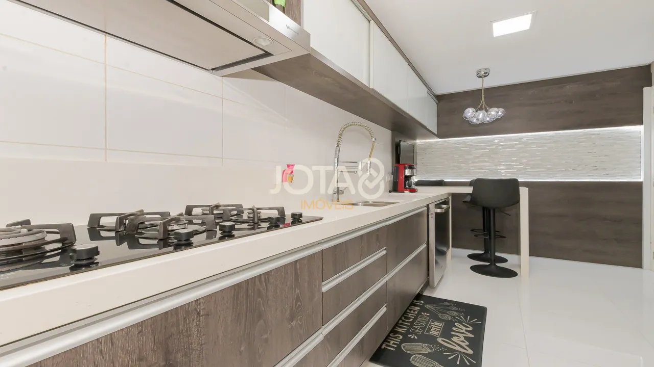 298 m² apartment with 3 en-suite bedrooms and balcony — photo 10