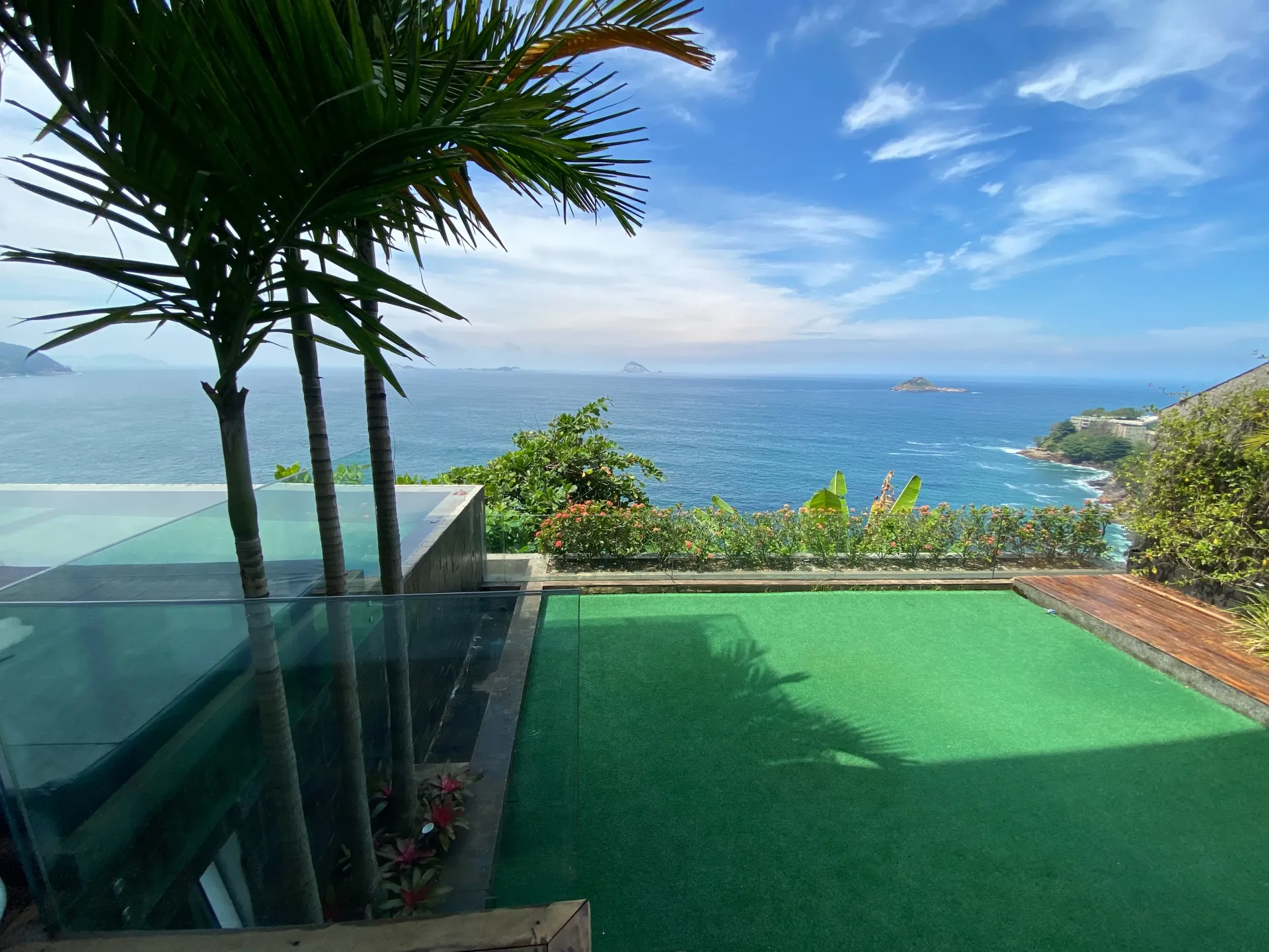 800 m² house with 5 bedrooms and an open-plan kitchen — photo 16